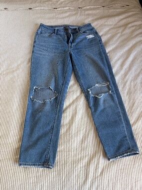 American Eagle Distressed High-Waisted Mom Jean